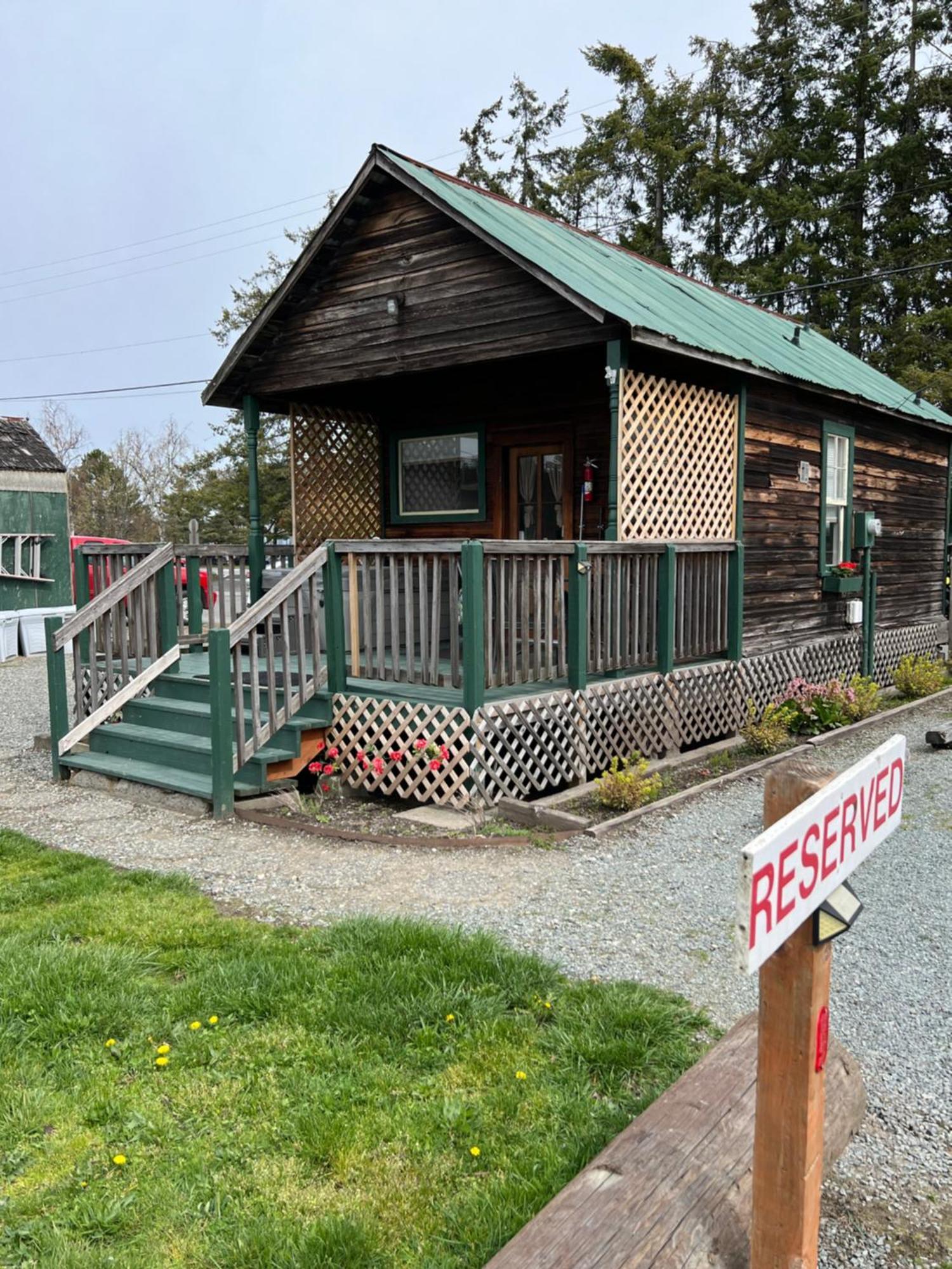 Bridge Tender Shack With Hot Tub On Deck La Conner Exterior photo